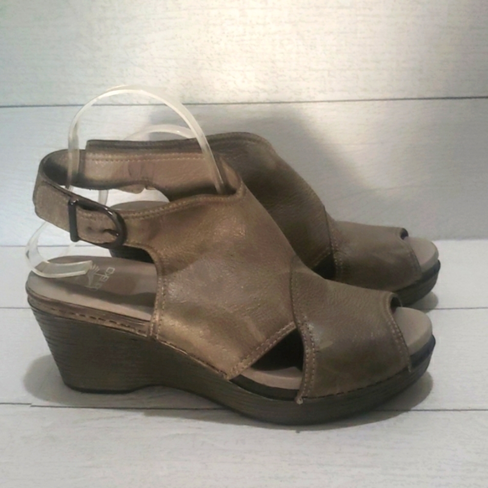 Dansko 39 gray platforms wedges ankle strap sandals
